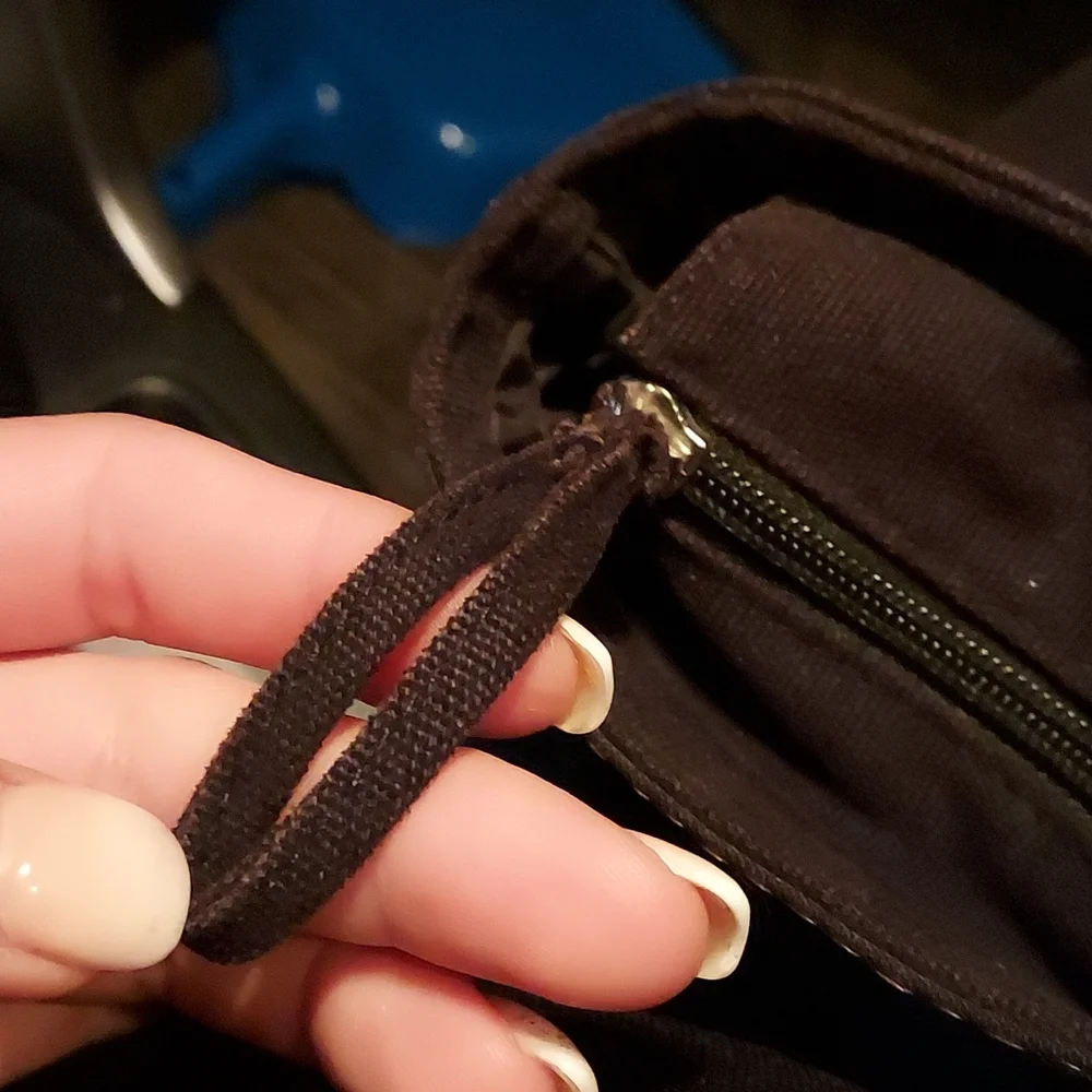 Victoria's Secret || Large Zippered Tote - Picture 3 of 6